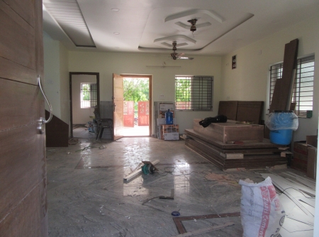 3) Li Id : 165 - Hall and Guest Bedroom.JPG